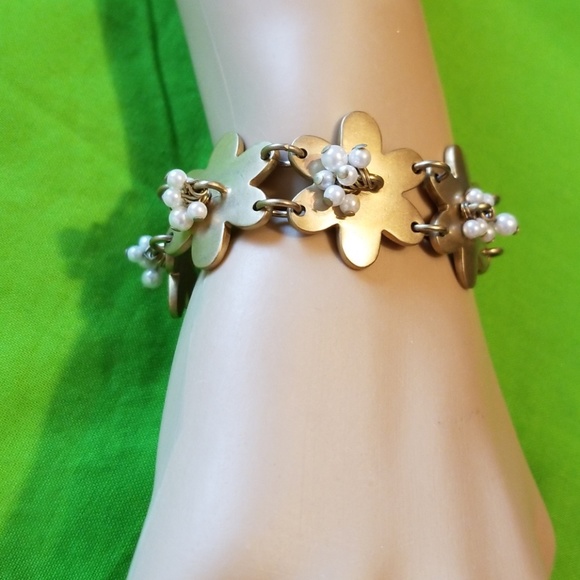 <CYNTHIA GARRETT> Daisy Faux Pearl Bracelet - Picture 2 of 8